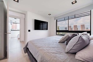 3 chambres, fer et planche à repasser, Wi-Fi, draps fournis