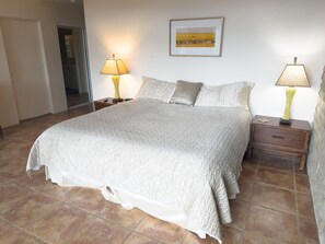 2 Schlafzimmer, Schreibtisch, Bügeleisen/Bügelbrett, Reisekinderbett