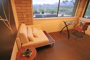Fernseher, Kamin, Stereoanlage