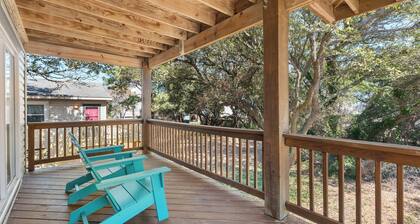 Peg Leg Pete's | Pets | Screened Porch | Outdoor Shower
