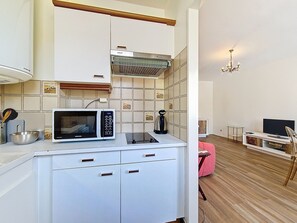 Fridge, microwave, coffee/tea maker, electric kettle