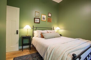3 bedrooms, iron/ironing board, WiFi, bed sheets - The Mohican Schoolhouse (Hanover Township)