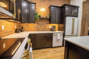 Microwave, oven, stovetop, dishwasher - The Mohican Schoolhouse (Hanover Township)