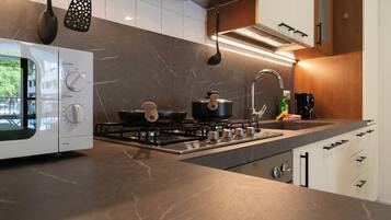 Fridge, microwave, stovetop, cookware/dishes/utensils