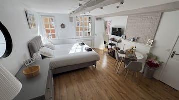 1 bedroom, in-room safe, iron/ironing board, free WiFi