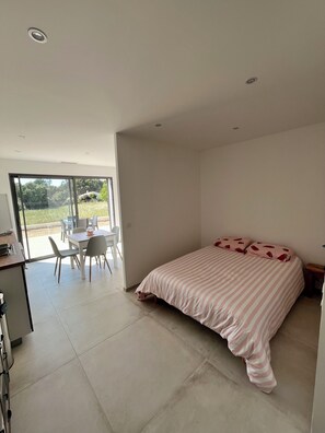 1 habitación, wifi y ropa de cama