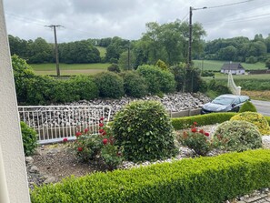 Property grounds - Sublime, cozy 8-9 person gite in the green hills of the Ternois in Fiefs (62) (FIEFS)