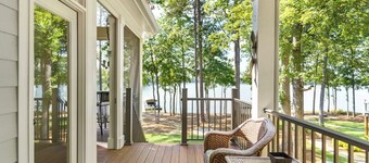 New Luxury Lakefront Home! Hot tub, Boat and Swim Dock