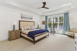 4 slaapkamers, een bureau, een strijkplank/strijkijzer, gratis wifi