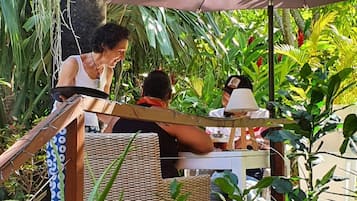 Daily continental breakfast (EUR 29 per person)