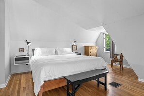 3 bedrooms, travel cot, WiFi, bed sheets