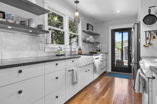 Fridge, microwave, oven, stovetop