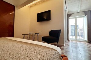 2 bedrooms, iron/ironing board, WiFi, bed sheets - 169Home - Central Comfort by the Coast (Unknown)