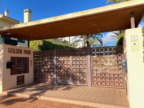 Property grounds - Luxury property in Javea Arenal with garden, roof terrace and shared pool (Xàbia)