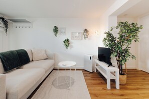 Smart TV - Large house & annex, close to La Rochelle (Nieul-sur-Mer)