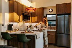 Fridge, microwave, stovetop, dishwasher