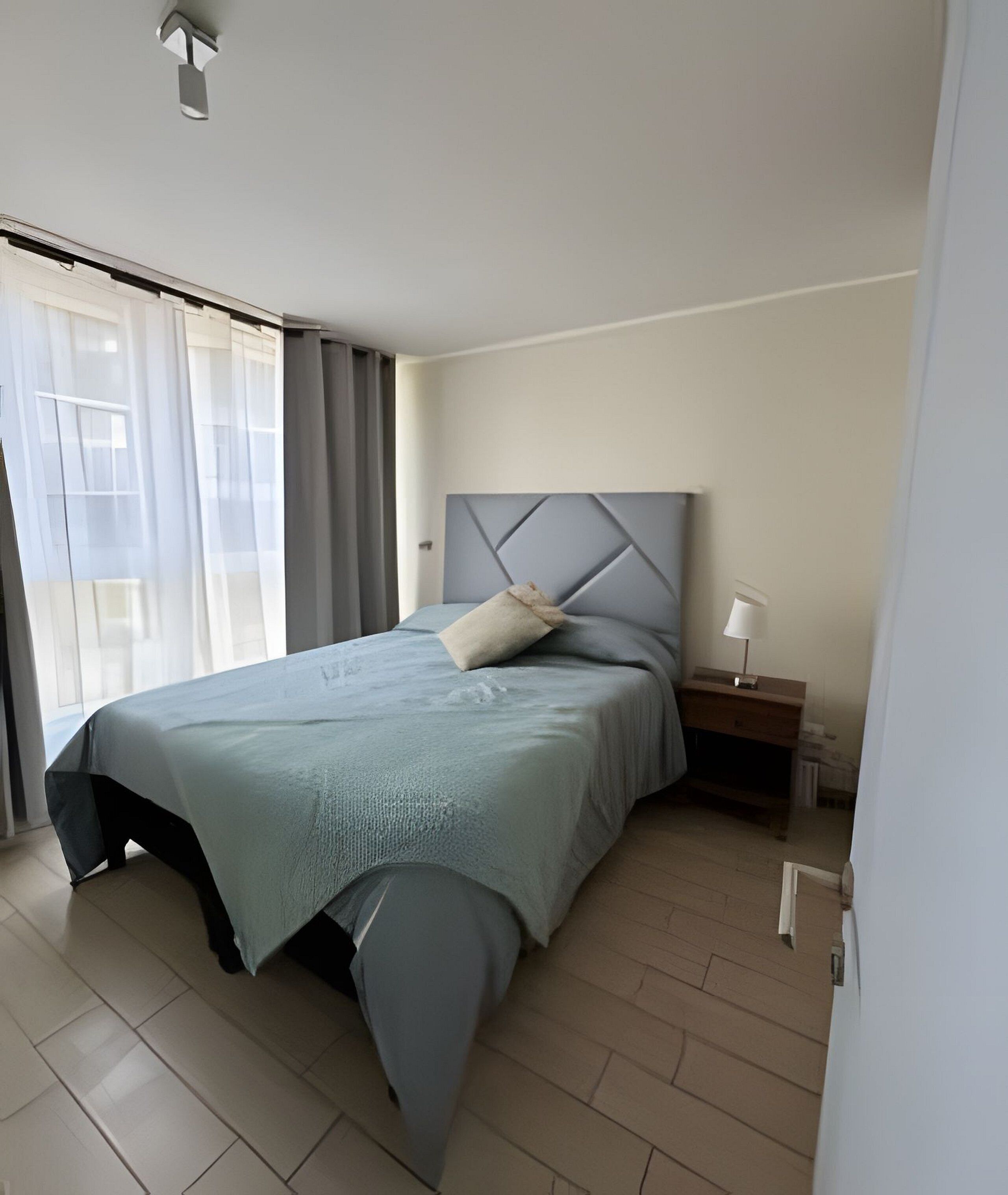 تجهيزات عازلة للصوت ومكواة/لوح كي وواي فاي مجانًا