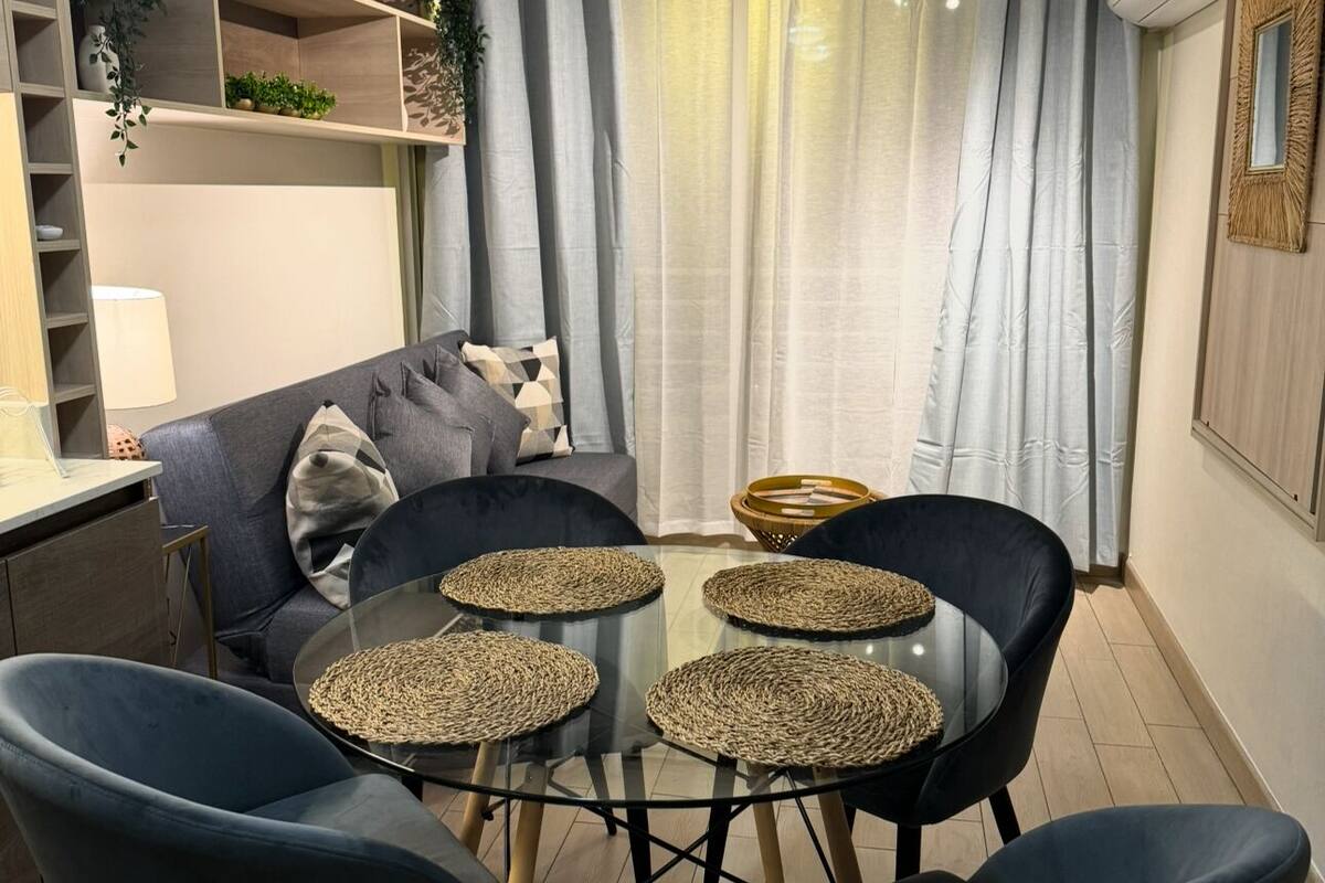 Deluxe Apartment, 1 Double Bed with Sofa bed, Mountain View | Living area