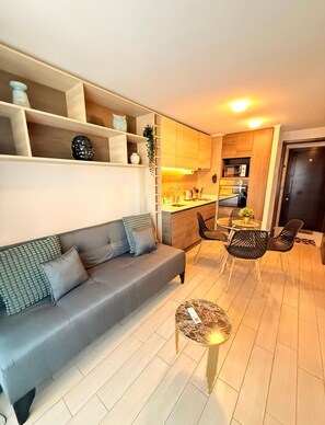 Deluxe Apartment | Living area