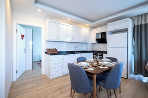 2+1 Luks Deniz Manzarali Daire | Private kitchen | Full-sized fridge, oven, stovetop, dishwasher - Konakhan Residence (Alanya)