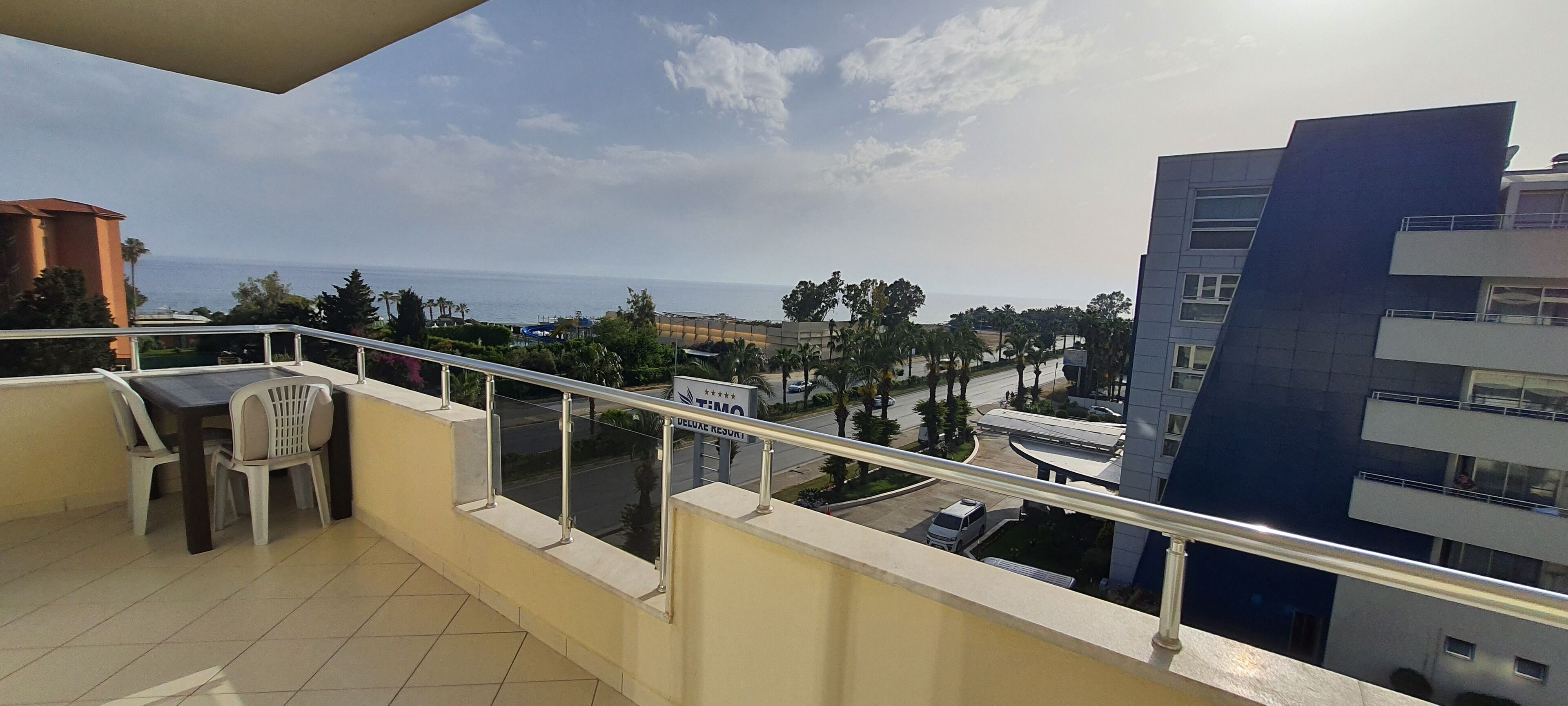 Skrivebord for bærbar PC, strykejern/-brett og wi-fi (inkludert)