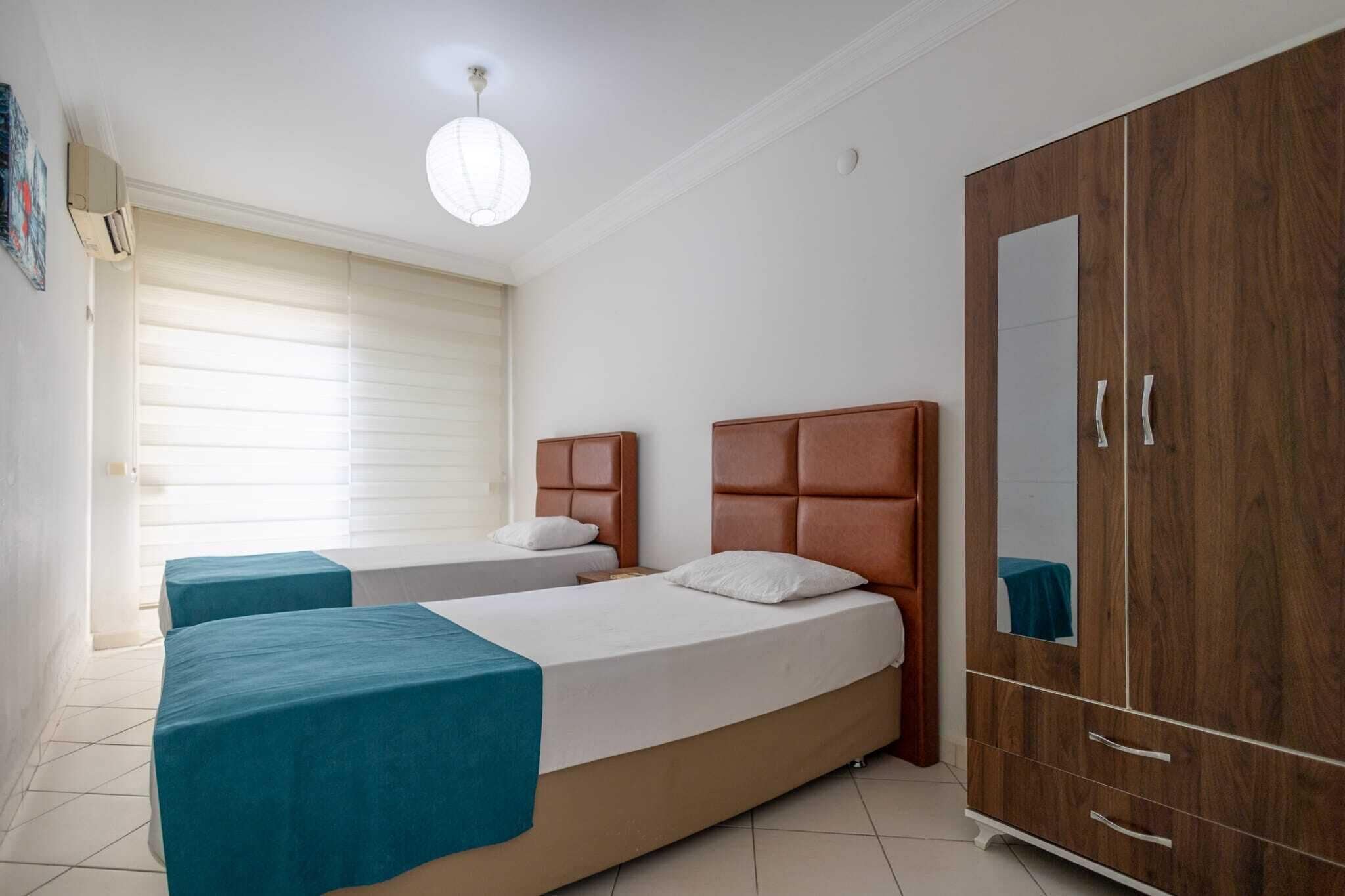 Skrivebord for bærbar PC, strykejern/-brett og wi-fi (inkludert)