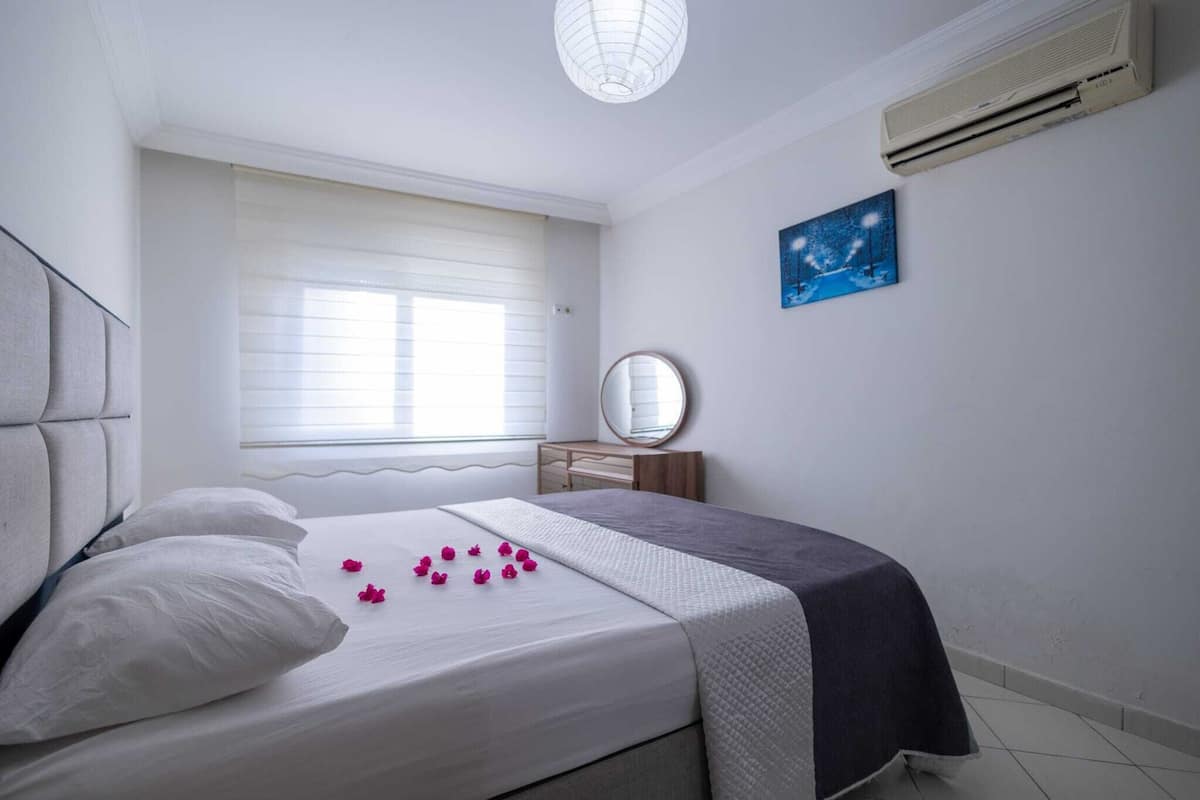 Comfort Condo, Balcony, Sea View | Laptop workspace, iron/ironing board, free WiFi