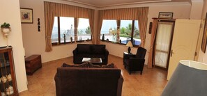 VILLA | Kannettavalle tietokoneelle sopiva työtila, silitysrauta/-lauta