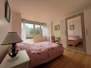5 chambres, bureau, fer et planche à repasser, Wi-Fi gratuit