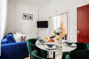 City Apartment, 1 Bedroom, Non Smoking | In-room dining - Elegant 1BR Retreat in Soho & Fitzrovia (London)