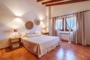 5 bedrooms, in-room safe, iron/ironing board, free WiFi