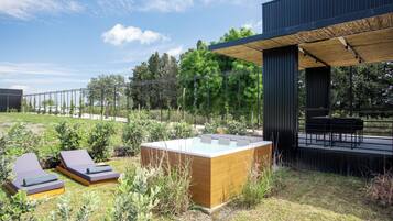 Deluxe-Ferienhaus, Terrasse, Gartenblick | Terrasse/Patio