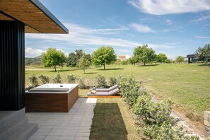 Bungalow – deluxe, spabadekar | Terrasse/patio