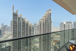 Appartement luxueux, balcon, vue sur la ville | Vue du balcon