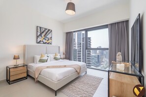 Luxury Apartment, Balcony, City View | Egyptian cotton sheets, premium bedding, in-room safe