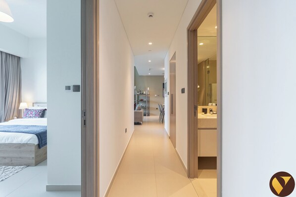 Luxury Apartment, Balcony, City View | Free WiFi - Luxury 2BR in ACT 1 Near Dubai Mall (Dubai)