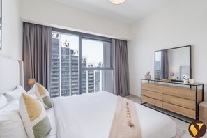 Luxe appartement, balkon, uitzicht op de stad | Lakens van Egyptisch katoen, luxe beddengoed, een kluis op de kamer