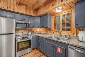 Coffee/tea maker, fridge, microwave, oven - Secluded yet Close 2 All*Family Activities*Hot Tub (Sevierville)