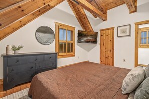 3 bedrooms, desk, travel crib, WiFi (free)