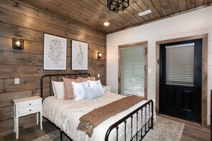 3 bedrooms, iron/ironing board, travel cot, free WiFi