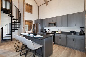 ثلاجة، ميكروويف، فرن، موقد طهي مسطح