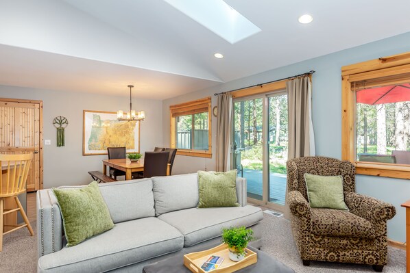 Smart-TV, Kamin, Tischfußball