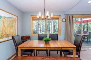 Dining - WOLF01-Family Friendly Retreat w. AC & Foosball (Sunriver)