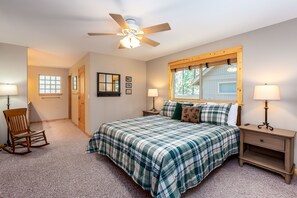 3 bedrooms, travel cot, free WiFi, bed sheets - WOLF01-Family Friendly Retreat w. AC & Foosball (Sunriver)