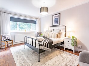 2 quartos, ferros/tábuas de passar roupa, Wi-Fi de cortesia