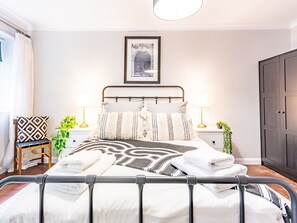 2 sovrum, strykjärn/strykbräda, gratis wi-fi och sängkläder