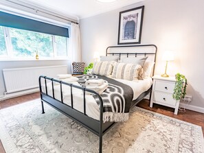 2 bedrooms, iron/ironing board, free WiFi, bed sheets