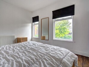 2 quartos, ferros/tábuas de passar roupa, Wi-Fi de cortesia