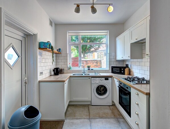 Fridge, microwave, oven, coffee/tea maker