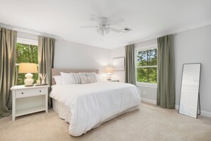 4 bedrooms, iron/ironing board, WiFi, bed sheets